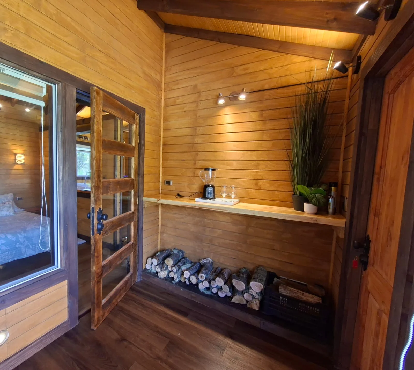 Details of the hot tub corner. Small cabin at Tinaja Bellavista Coyhaique.