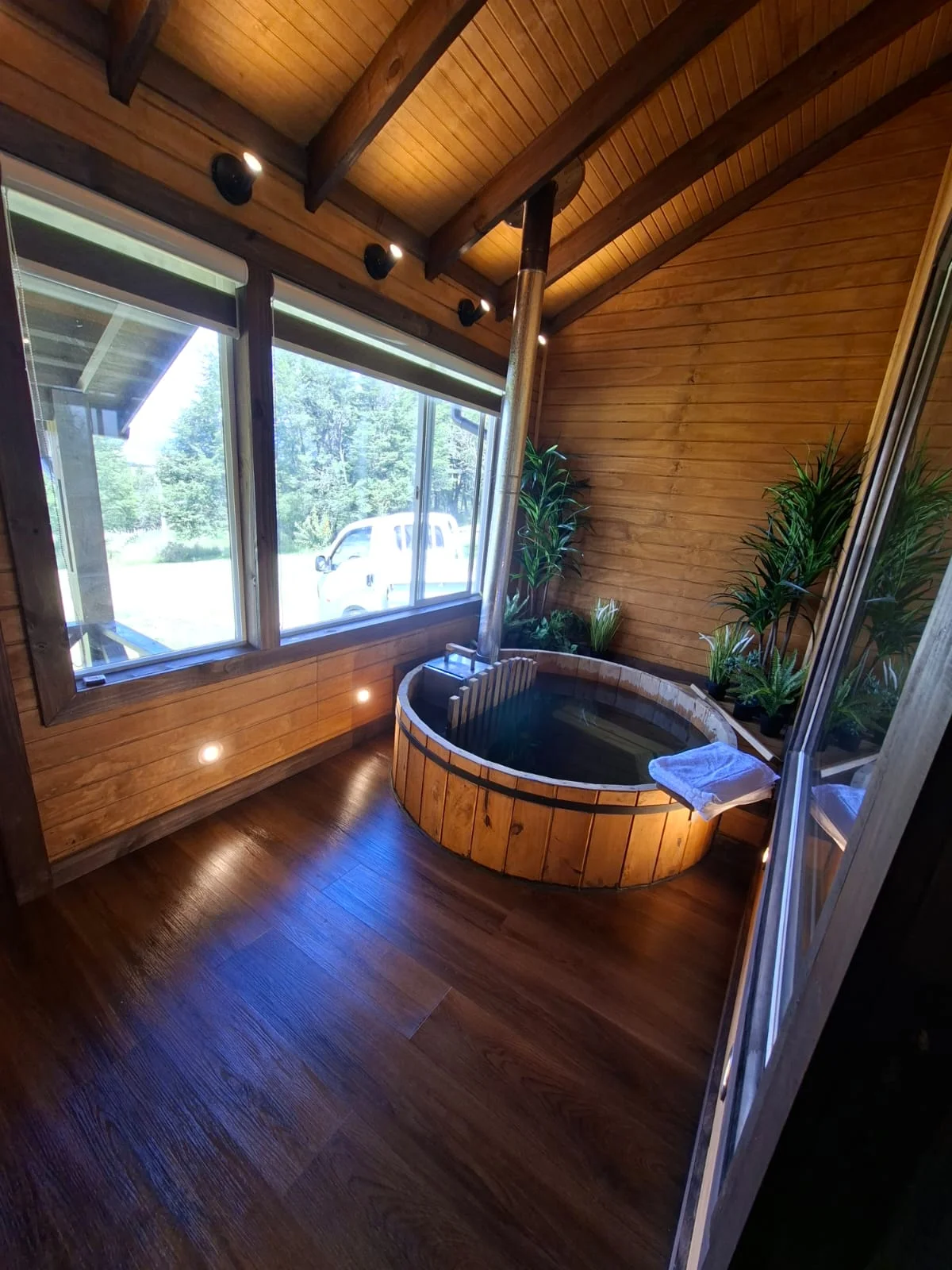 Indoor hot tub by the window. Small cabin at Tinaja Bellavista Coyhaique.